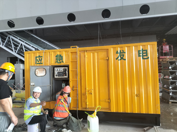 文圣怎样判断空气滤清器是否需要更换？
